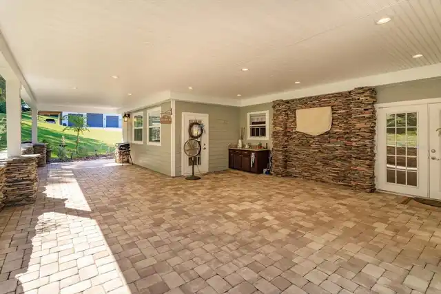 Listing Photo 16