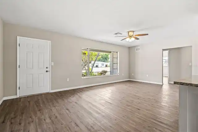 Listing Photo 7