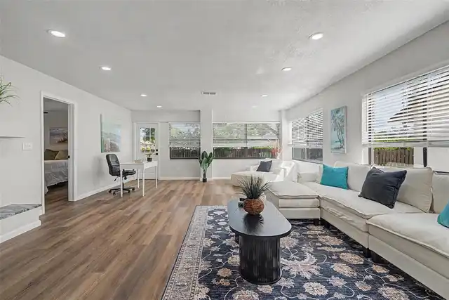 Listing Photo 8