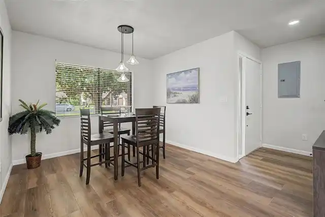 Listing Photo 11