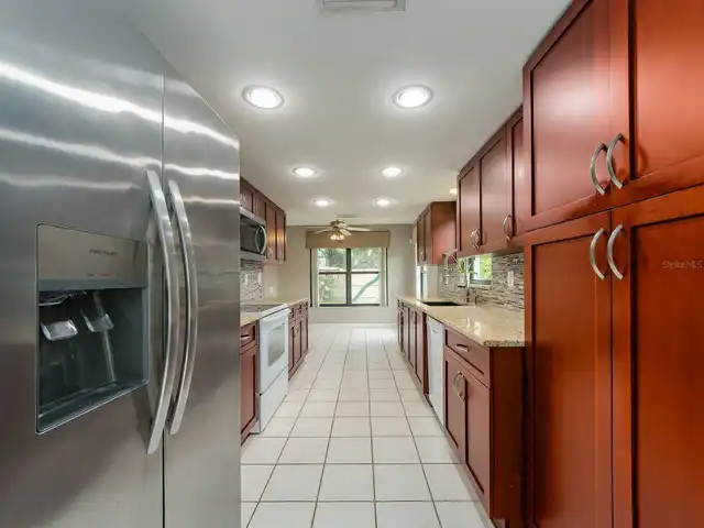 Listing Photo 7