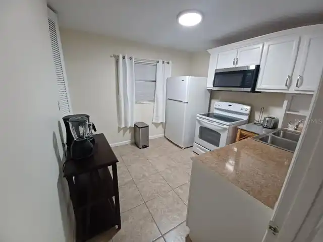 Listing Photo 10