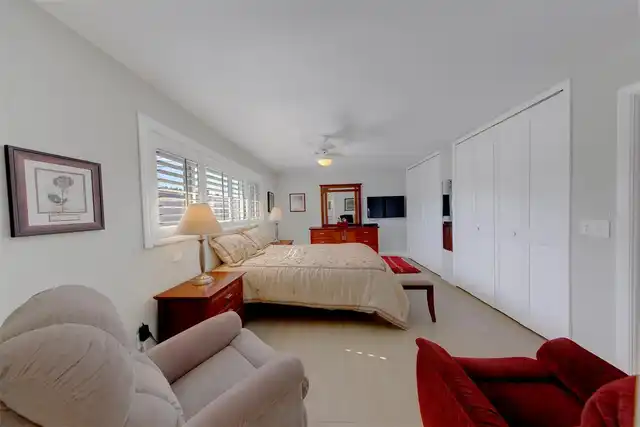Listing Photo 12