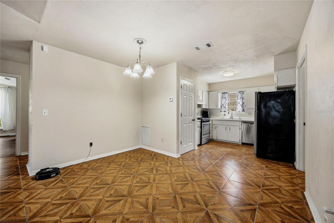 Listing Photo 12