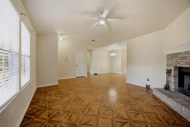 Listing Photo 10