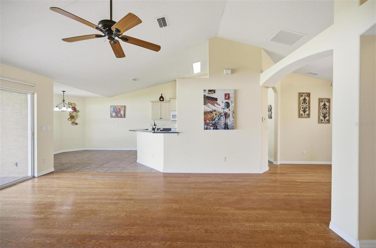 Listing Photo 14
