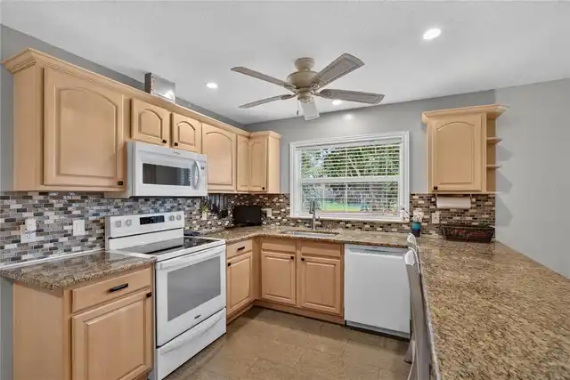 Listing Photo 11