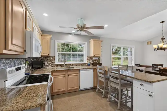 Listing Photo 12