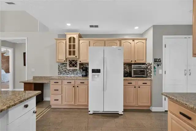 Listing Photo 14