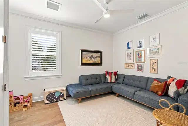 Listing Photo 12