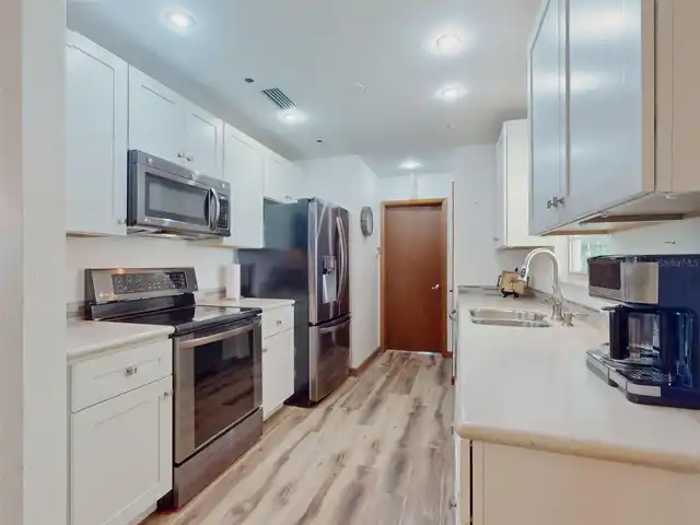 Listing Photo 9