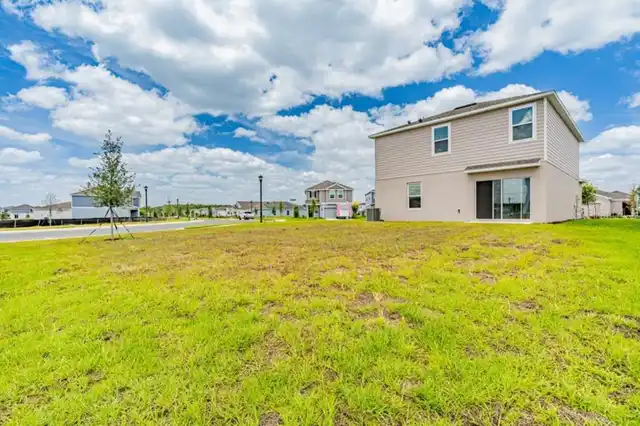 Listing Photo 10