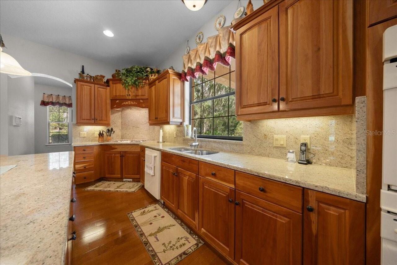 Listing Photo 11