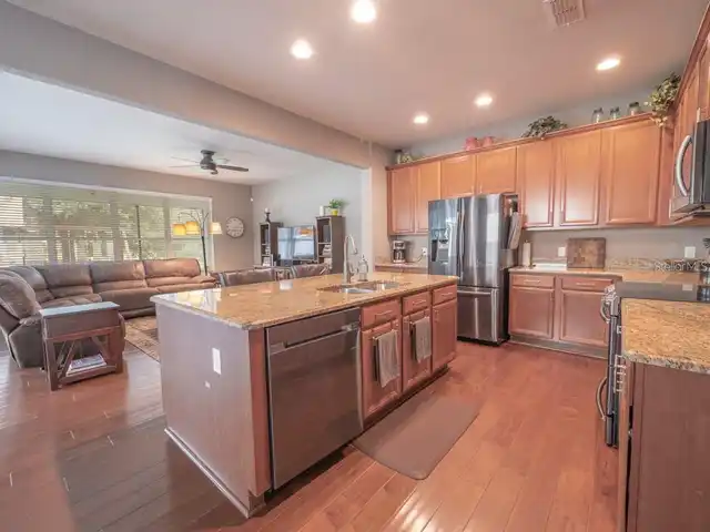 Listing Photo 8