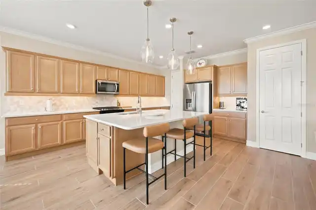 Listing Photo 11