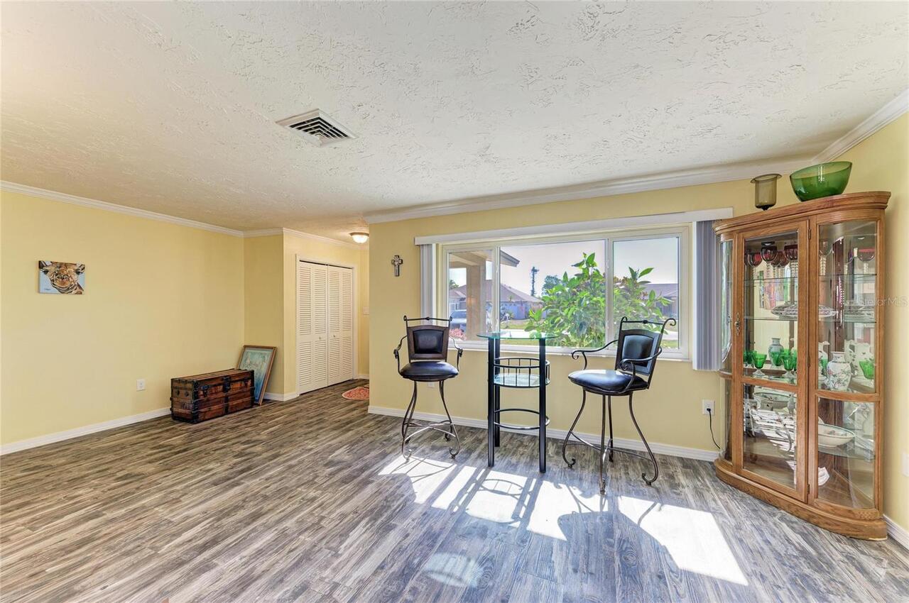 Listing Photo 10