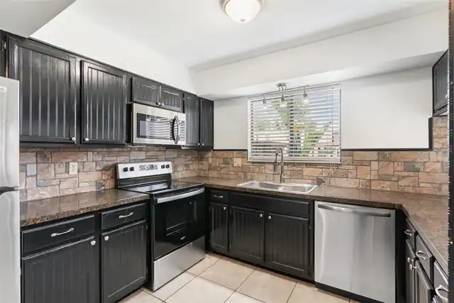 Listing Photo 8