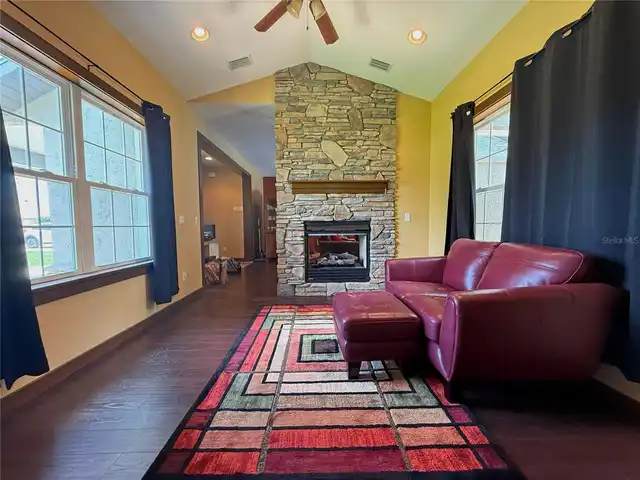Listing Photo 9