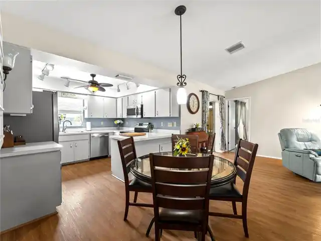 Listing Photo 12