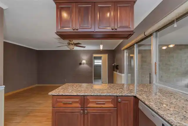 Listing Photo 17