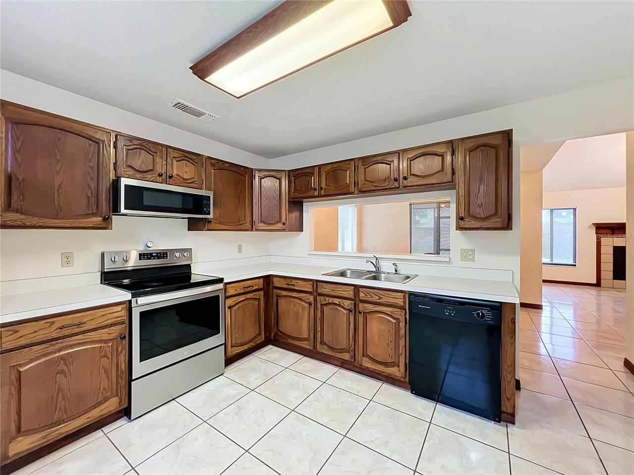 Listing Photo 9