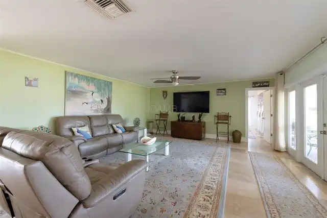Listing Photo 11