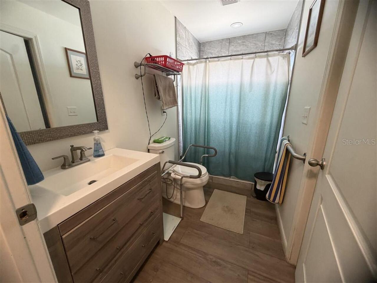Listing Photo 11