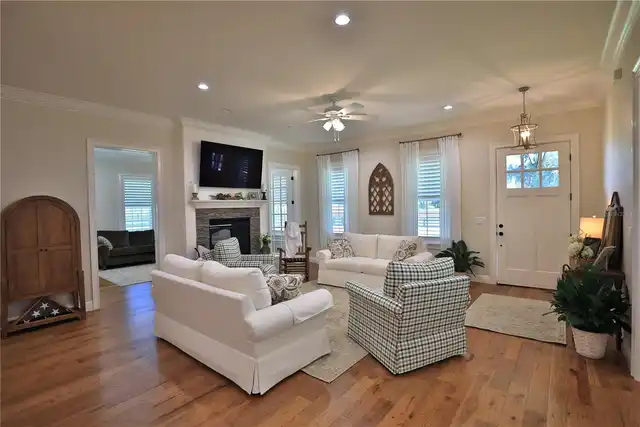 Listing Photo 14