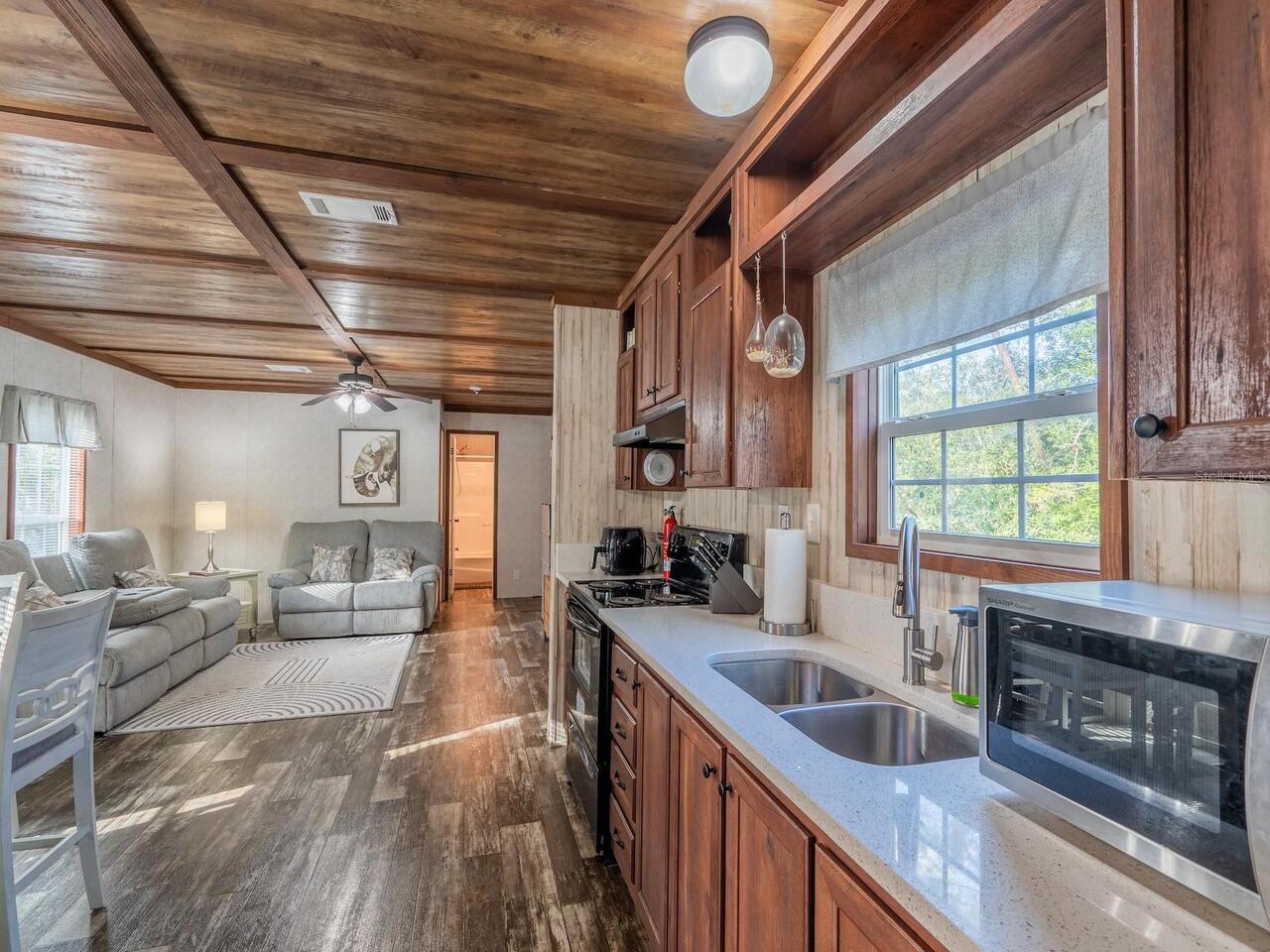 Listing Photo 11