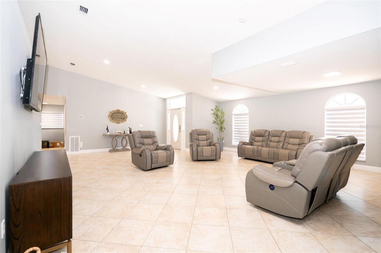 Listing Photo 12