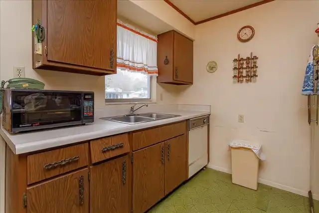 Listing Photo 11