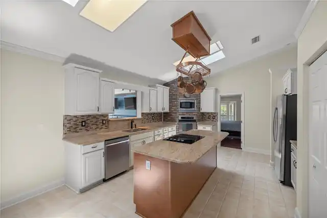 Listing Photo 18