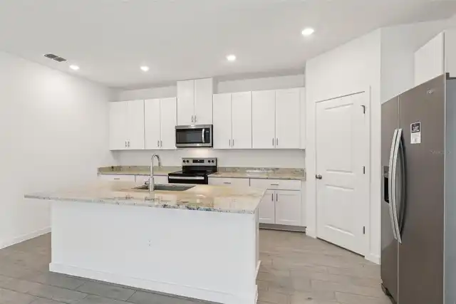 Listing Photo 11