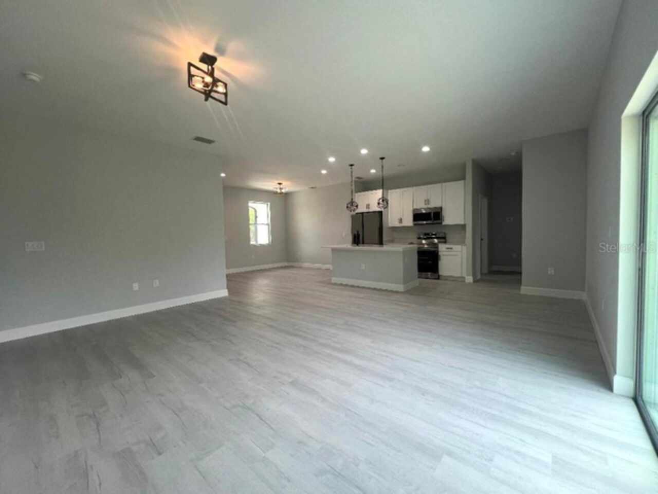 Listing Photo 12