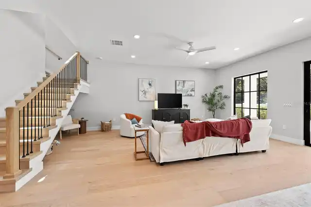 Listing Photo 10