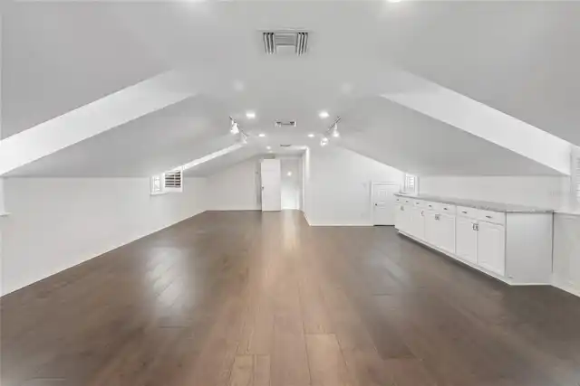 Listing Photo 35