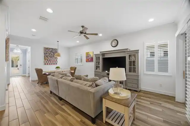 Listing Photo 11