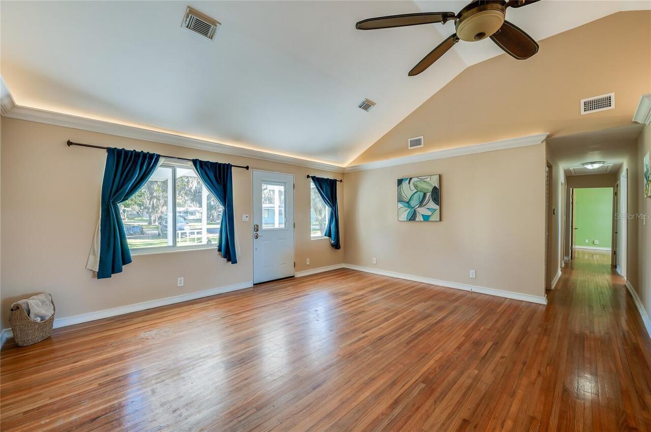 Listing Photo 9