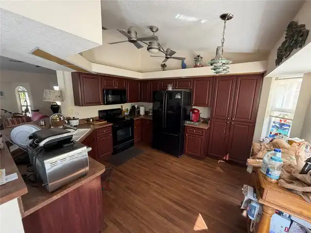 Listing Photo 12