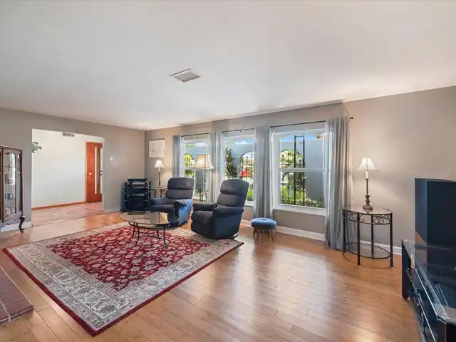 Listing Photo 8