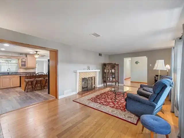 Listing Photo 9