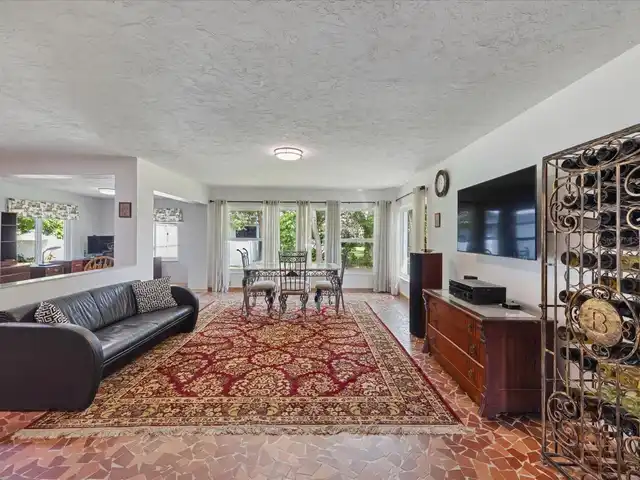 Listing Photo 10