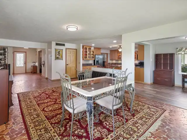Listing Photo 12