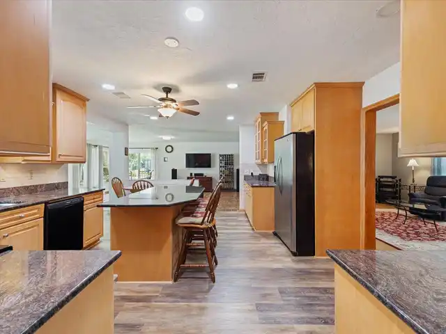 Listing Photo 19