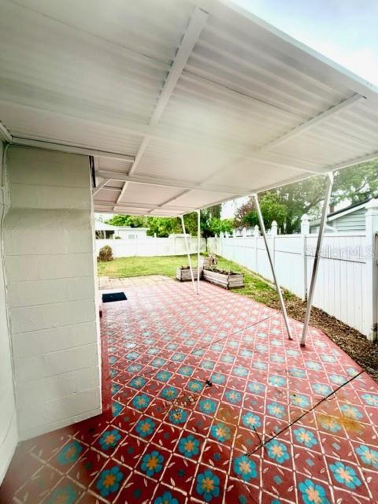 Listing Photo 12