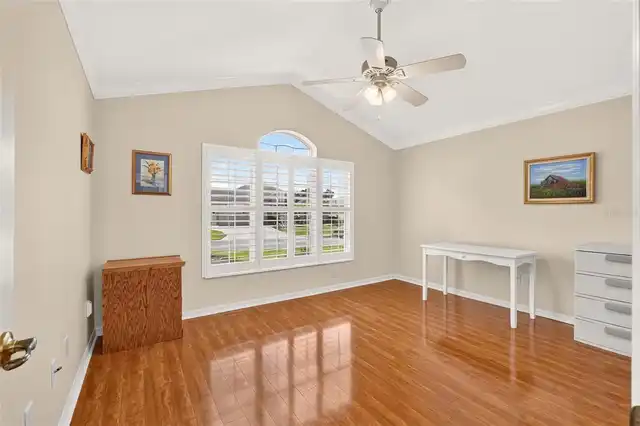 Listing Photo 12