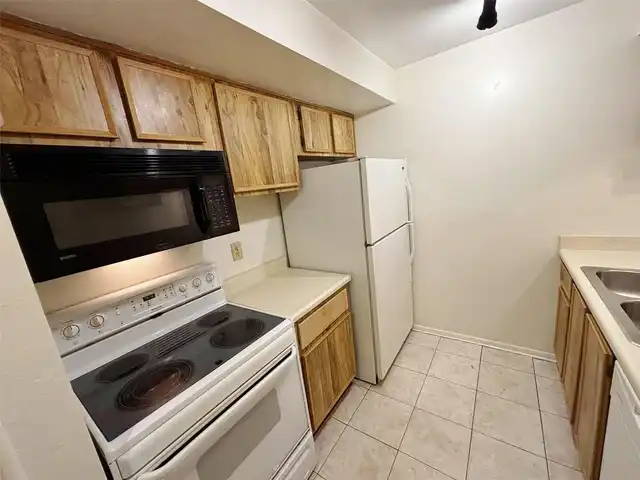 Listing Photo 10