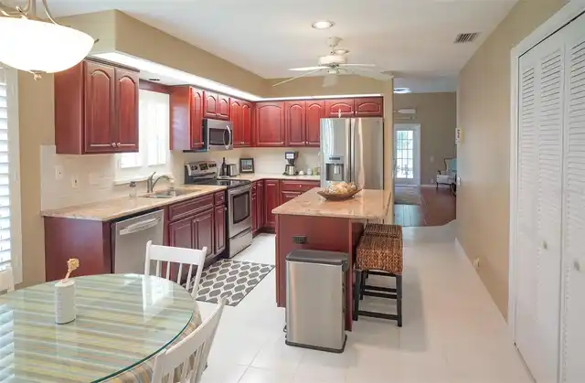 Listing Photo 11