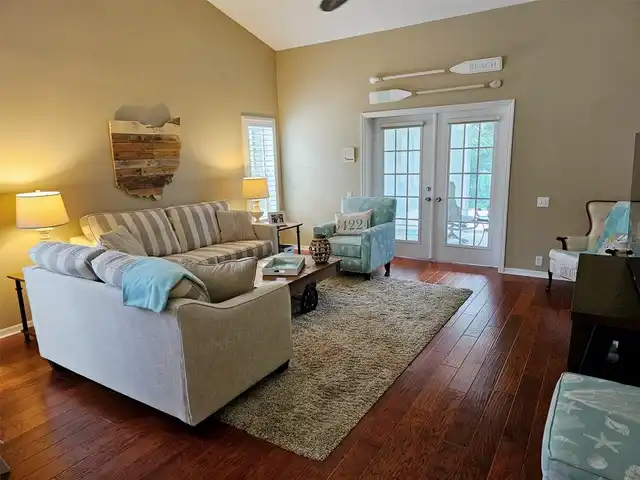 Listing Photo 12