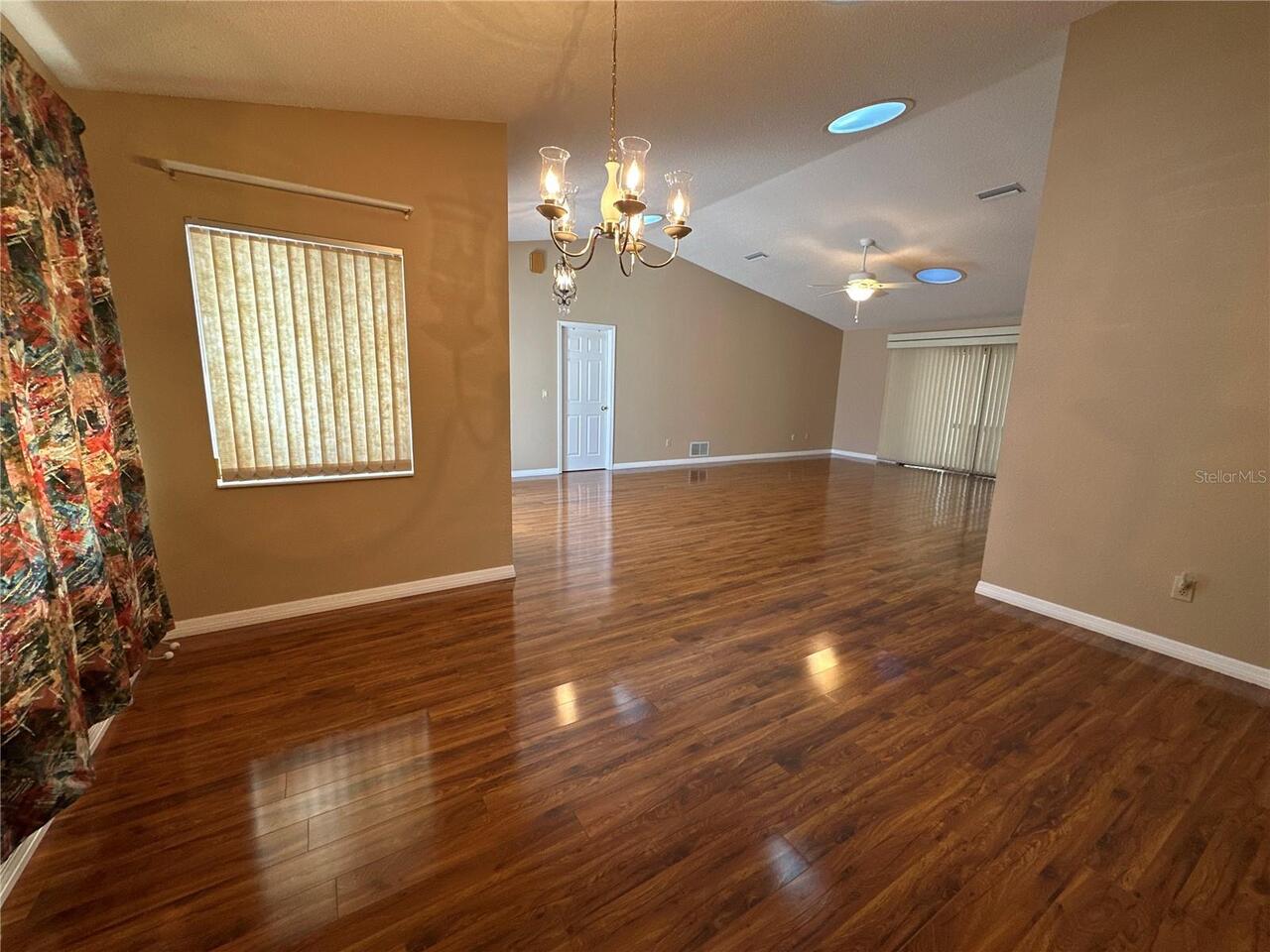 Listing Photo 10